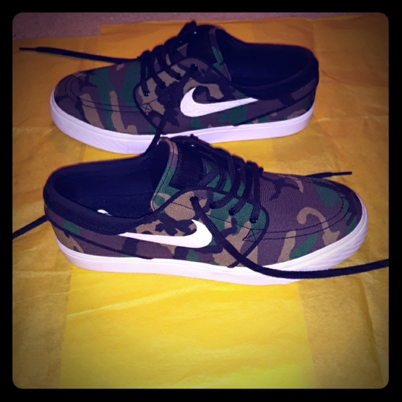 Nike Other - Nike Camo Sneakers Men size 9 Stefan Janoski